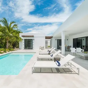  Villa Tradewinds
